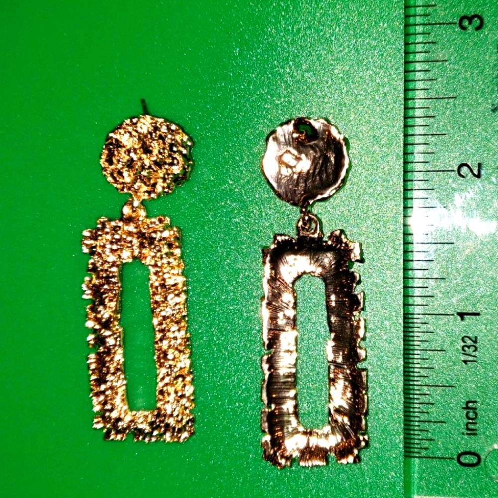 Gold dangling earrings - Picture 3 of 3